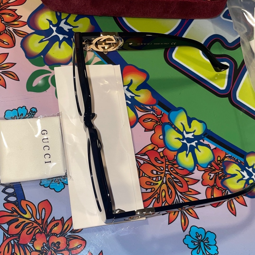 Gucci Sunglasses GG1022S - Picture 5 of 6